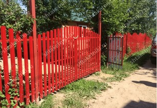 Забор евроштакетник горокой в Воронеже цвет рубин